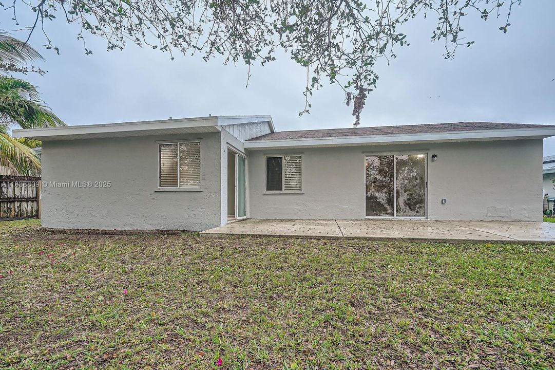 Active With Contract: $444,000 (3 beds, 2 baths, 1792 Square Feet)