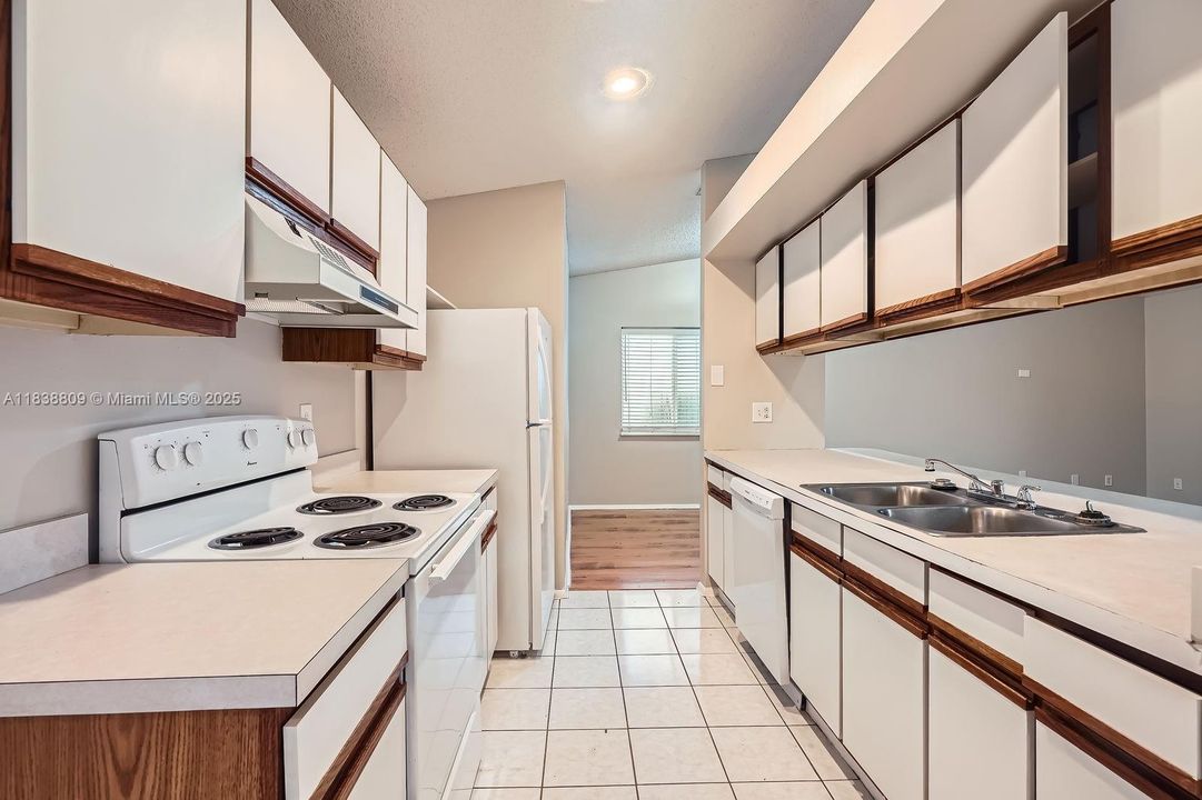 Active With Contract: $444,000 (3 beds, 2 baths, 1792 Square Feet)