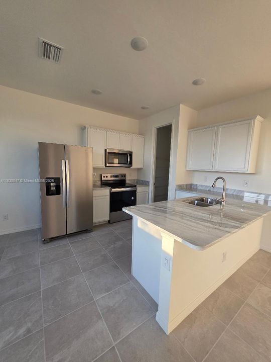 Recently Rented: $2,200 (3 beds, 2 baths, 0 Square Feet)