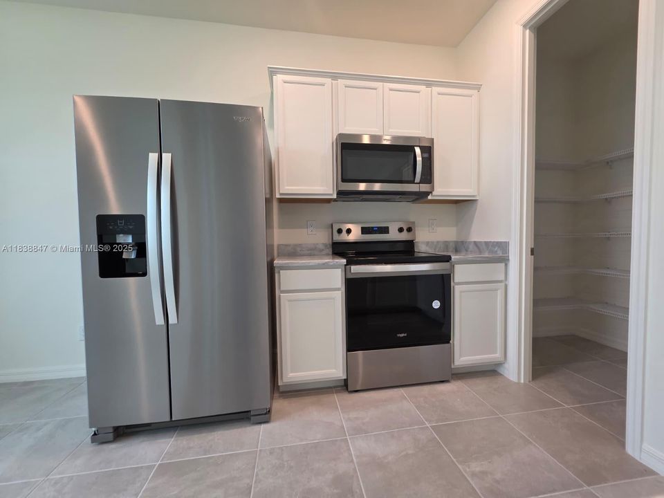 Recently Rented: $2,200 (3 beds, 2 baths, 0 Square Feet)