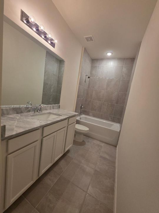 Recently Rented: $2,200 (3 beds, 2 baths, 0 Square Feet)