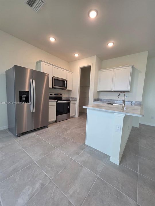 Recently Rented: $2,200 (3 beds, 2 baths, 0 Square Feet)