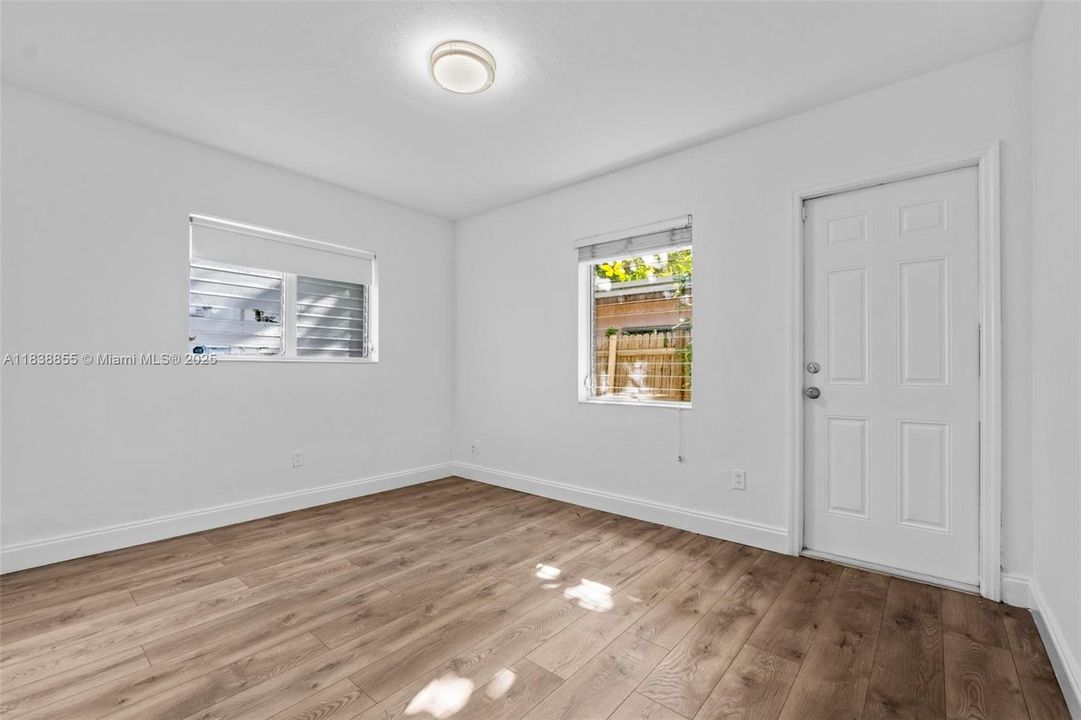 For Sale: $2,875,000 (3 beds, 2 baths, 1312 Square Feet)