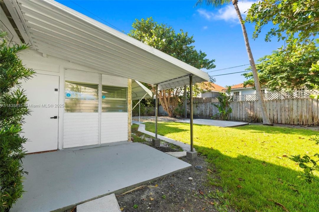 For Sale: $2,875,000 (3 beds, 2 baths, 1312 Square Feet)