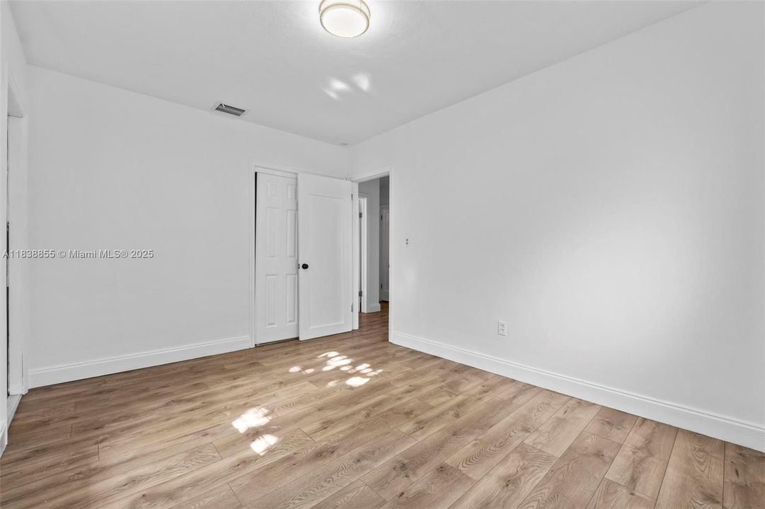 For Sale: $2,875,000 (3 beds, 2 baths, 1312 Square Feet)