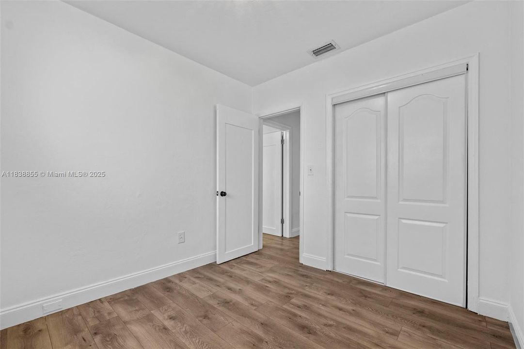 For Sale: $2,875,000 (3 beds, 2 baths, 1312 Square Feet)