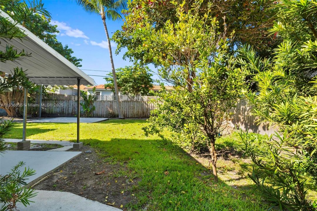 For Sale: $2,875,000 (3 beds, 2 baths, 1312 Square Feet)