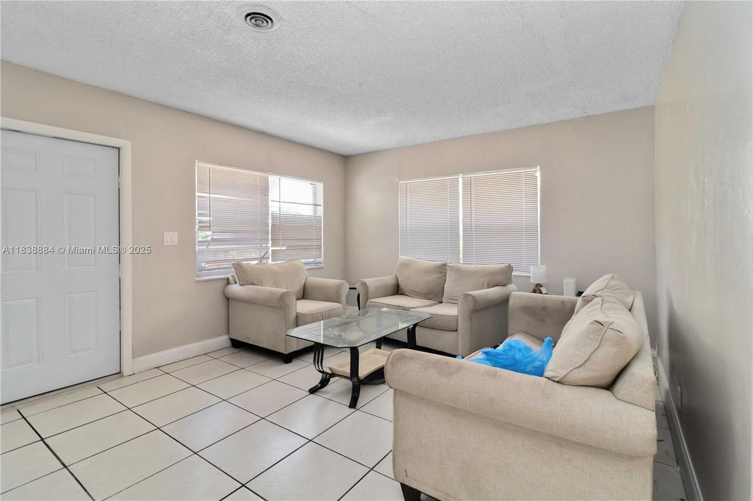 En Venta: $725,000 (0 camas, 0 baños, 2504 Pies cuadrados)