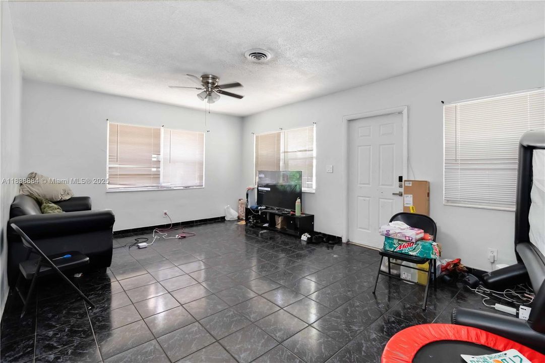 En Venta: $725,000 (0 camas, 0 baños, 2504 Pies cuadrados)