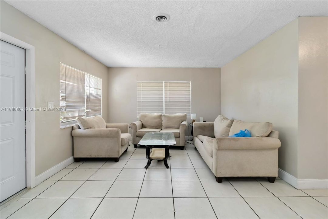 En Venta: $725,000 (0 camas, 0 baños, 2504 Pies cuadrados)