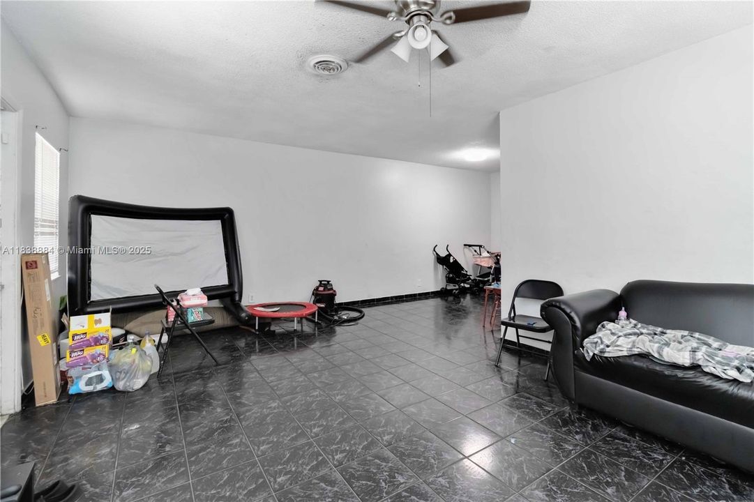 En Venta: $725,000 (0 camas, 0 baños, 2504 Pies cuadrados)