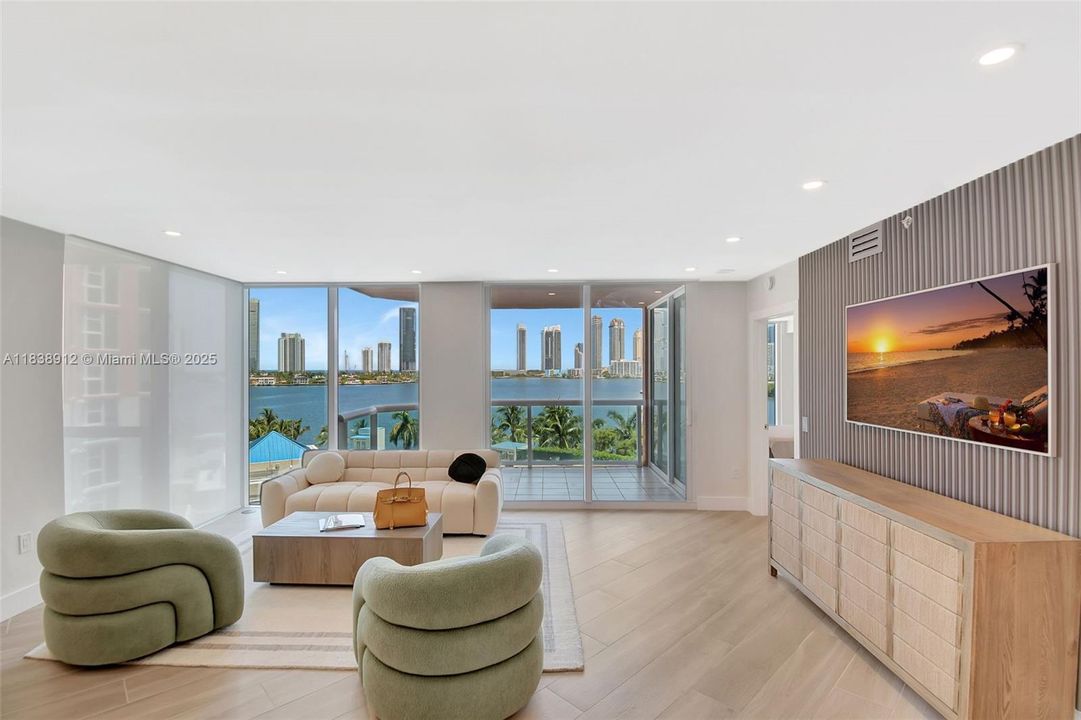 En Venta: $1,075,000 (2 camas, 2 baños, 1610 Pies cuadrados)