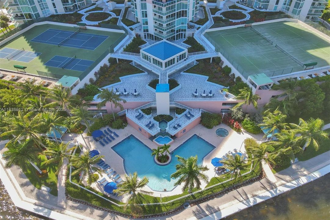 En Venta: $1,075,000 (2 camas, 2 baños, 1610 Pies cuadrados)