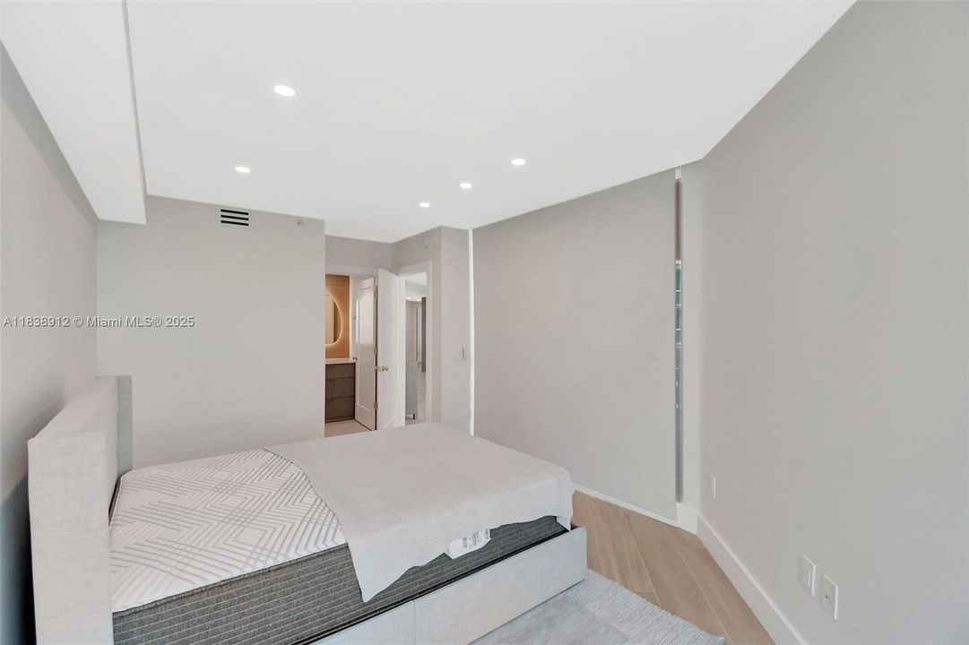 En Venta: $1,075,000 (2 camas, 2 baños, 1610 Pies cuadrados)