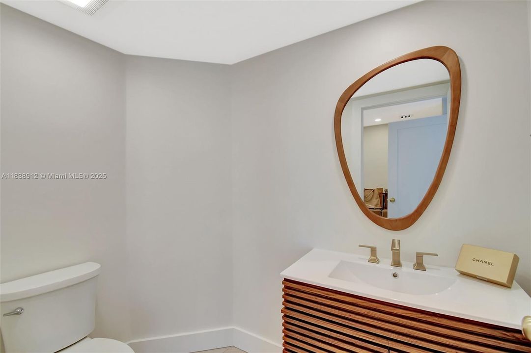 En Venta: $1,075,000 (2 camas, 2 baños, 1610 Pies cuadrados)