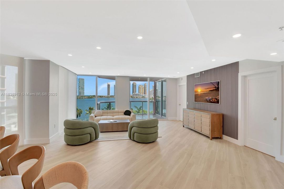 En Venta: $1,075,000 (2 camas, 2 baños, 1610 Pies cuadrados)