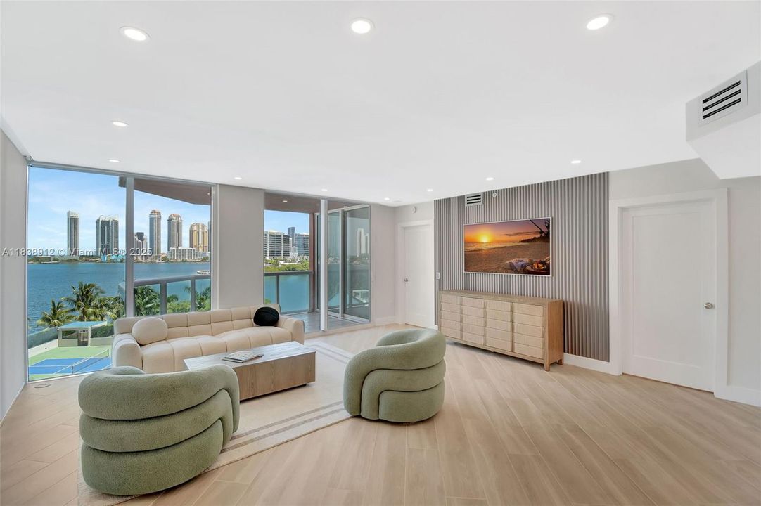 En Venta: $1,075,000 (2 camas, 2 baños, 1610 Pies cuadrados)