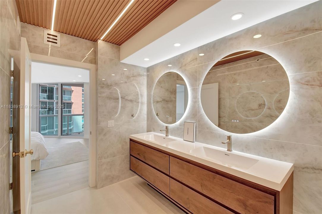 En Venta: $1,075,000 (2 camas, 2 baños, 1610 Pies cuadrados)