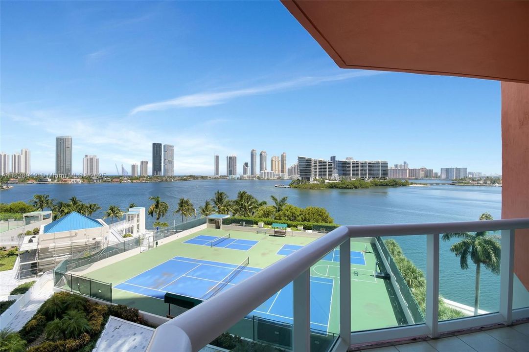 En Venta: $1,075,000 (2 camas, 2 baños, 1610 Pies cuadrados)