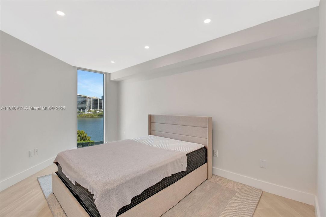 En Venta: $1,075,000 (2 camas, 2 baños, 1610 Pies cuadrados)