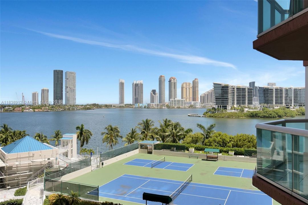 En Venta: $1,075,000 (2 camas, 2 baños, 1610 Pies cuadrados)