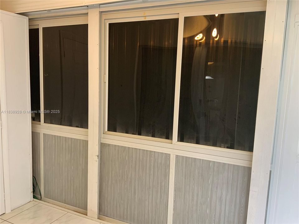 Под контрактом: $110,000 (1 спален, 1 ванн, 742 Квадратных фут)