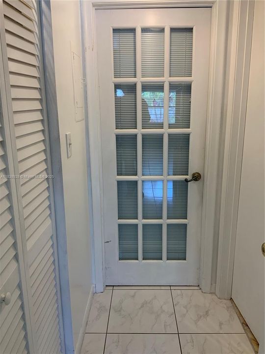 Под контрактом: $110,000 (1 спален, 1 ванн, 742 Квадратных фут)