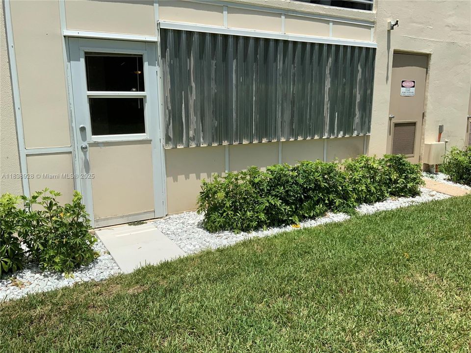 Под контрактом: $110,000 (1 спален, 1 ванн, 742 Квадратных фут)