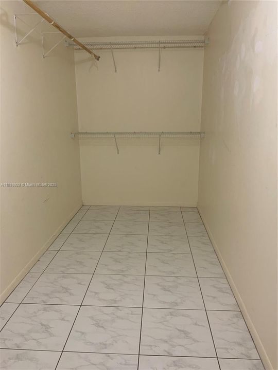 Под контрактом: $110,000 (1 спален, 1 ванн, 742 Квадратных фут)