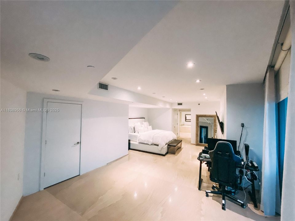 待售: $1,900,000 (3 贝兹, 2 浴室, 1977 平方英尺)