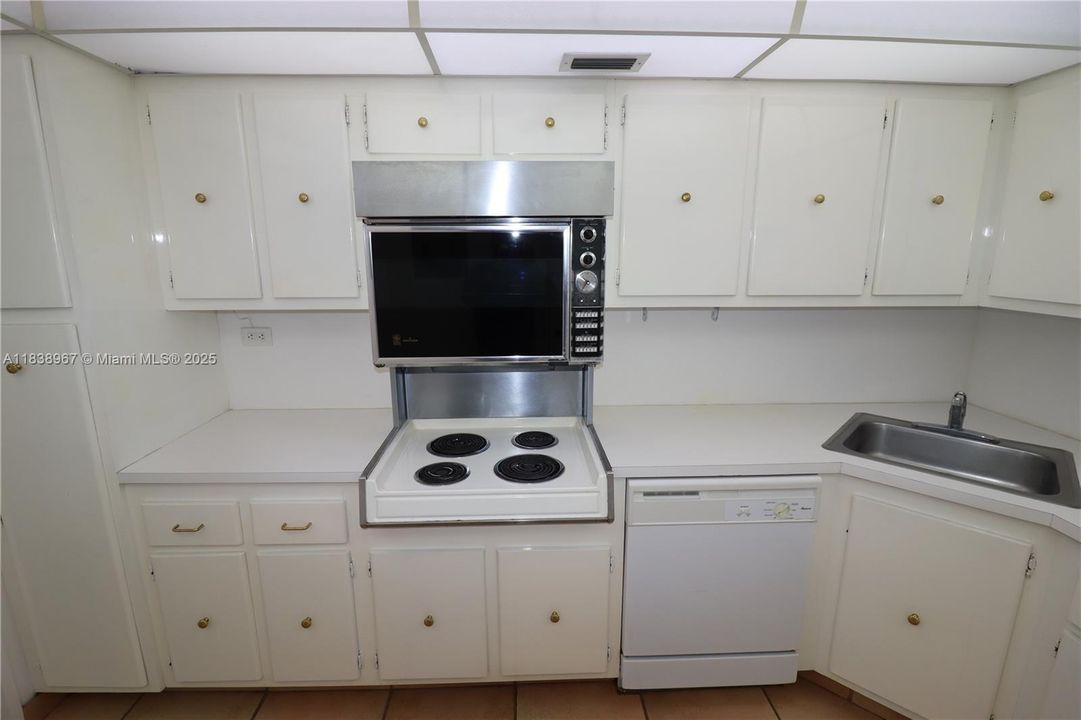На продажу: $695,000 (2 спален, 2 ванн, 1290 Квадратных фут)