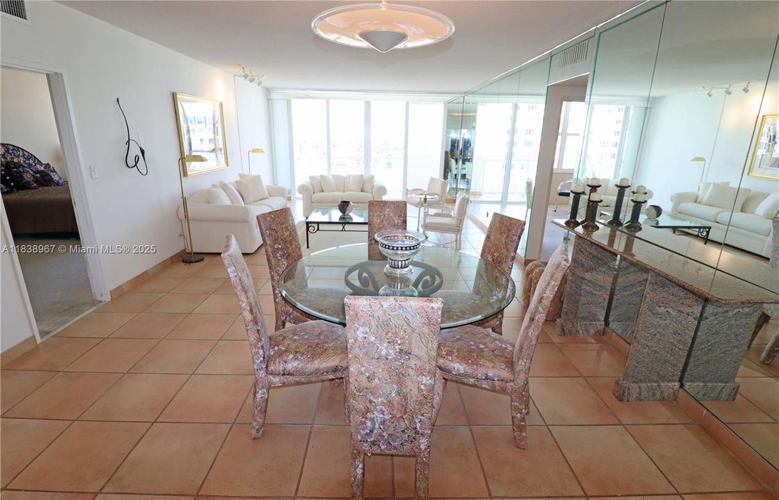 На продажу: $695,000 (2 спален, 2 ванн, 1290 Квадратных фут)