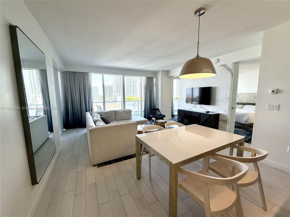 For Sale: $797,000 (2 beds, 2 baths, 1176 Square Feet)