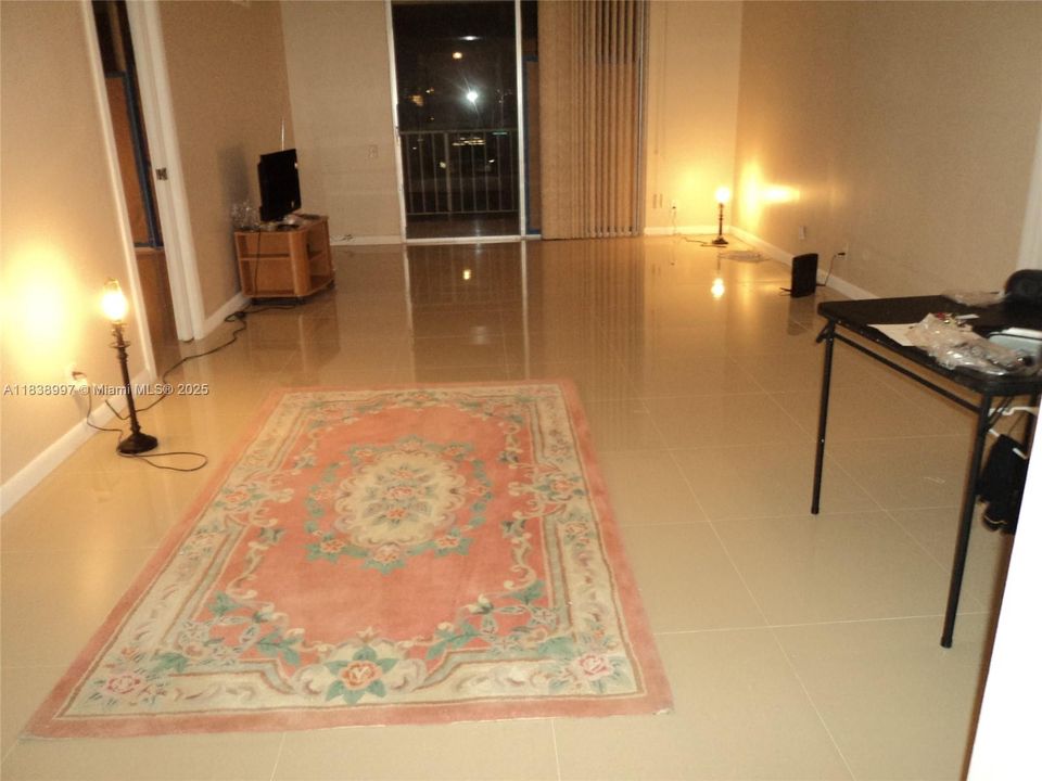 Large Living Room 23 x13 Feet Porcelien Tile-Like 1 Year Old