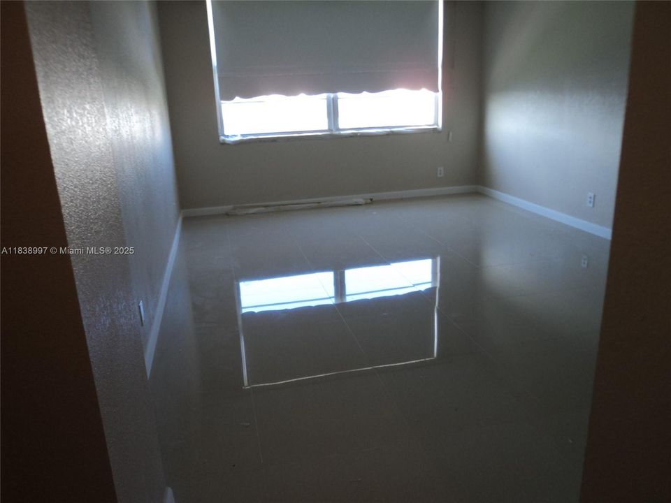 Large Master Bedroom 18 x 12 Feet & Porcelein Tiles-around 1 Year Old