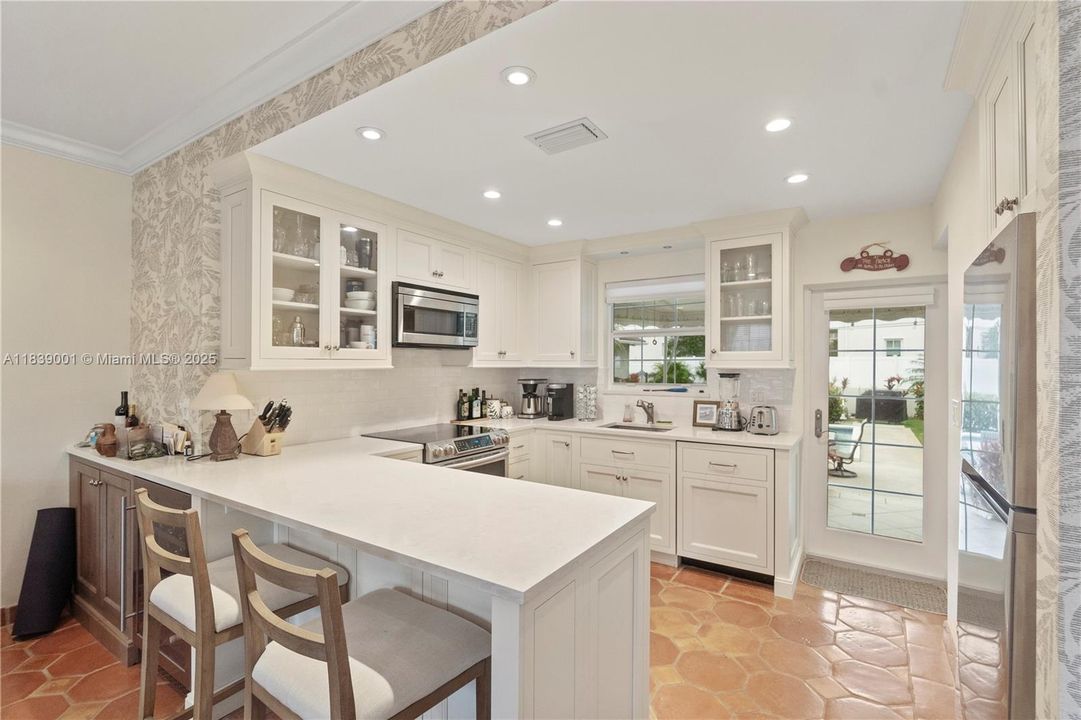 Под контрактом: $5,300,000 (0.40 acres)