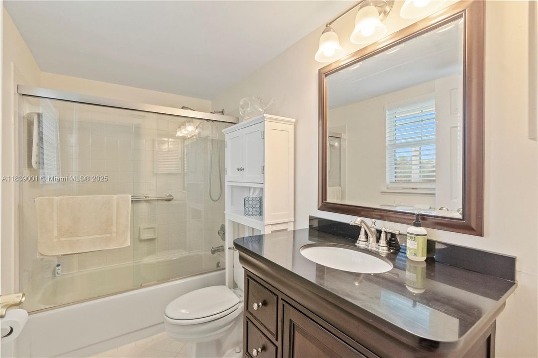 Под контрактом: $5,300,000 (0.40 acres)