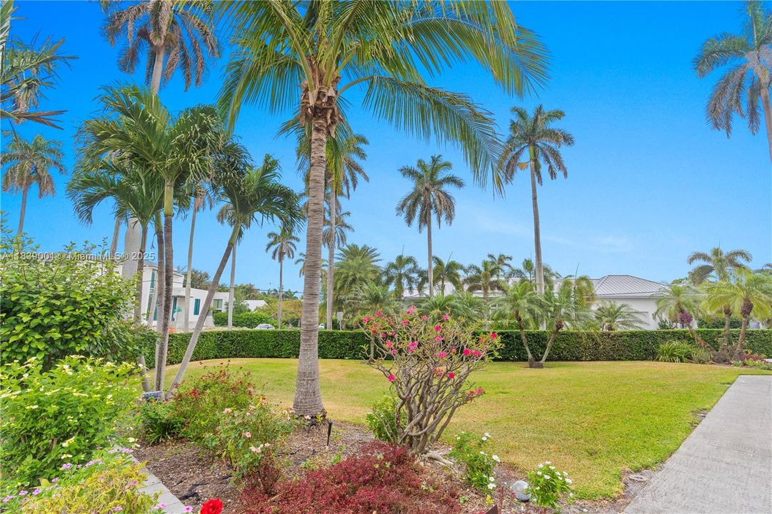 Под контрактом: $5,300,000 (0.40 acres)