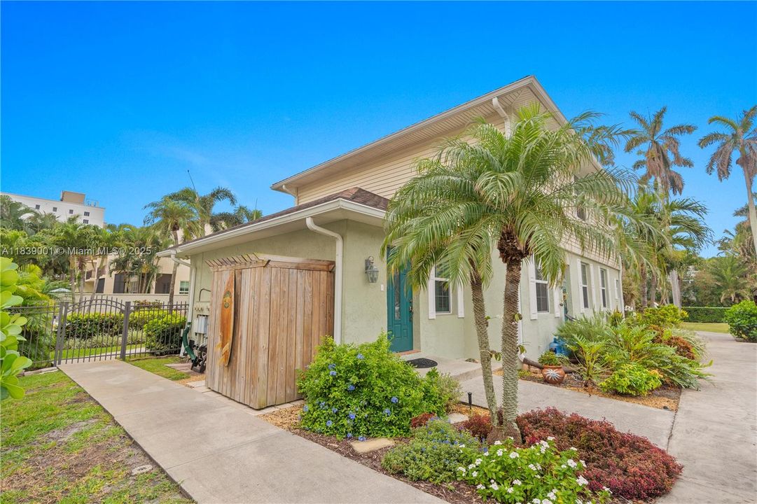 Под контрактом: $5,300,000 (0.40 acres)