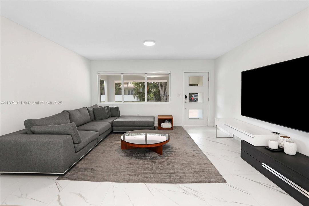 合同活跃: $7,000 (3 贝兹, 2 浴室, 1446 平方英尺)