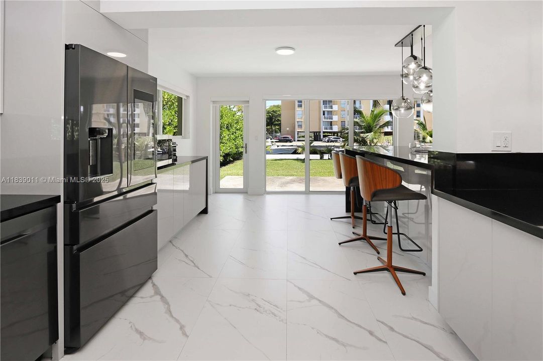 合同活跃: $7,000 (3 贝兹, 2 浴室, 1446 平方英尺)