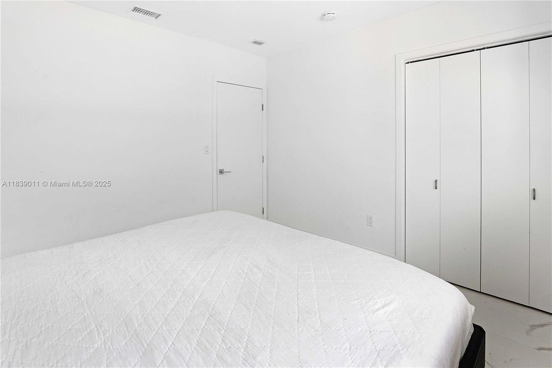 合同活跃: $7,000 (3 贝兹, 2 浴室, 1446 平方英尺)