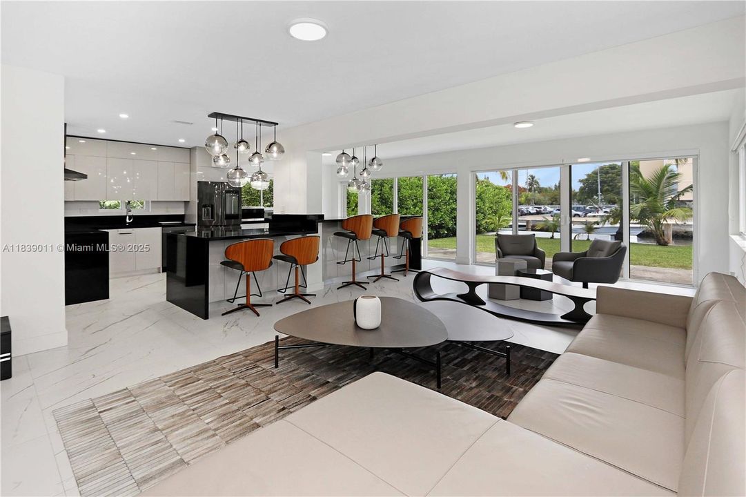 合同活跃: $7,000 (3 贝兹, 2 浴室, 1446 平方英尺)