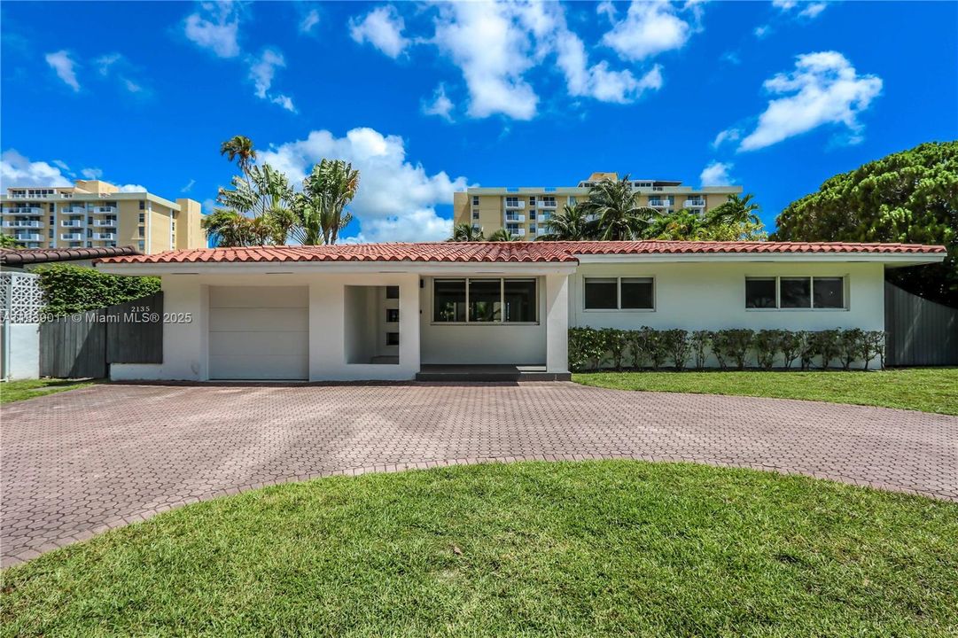 合同活跃: $7,000 (3 贝兹, 2 浴室, 1446 平方英尺)