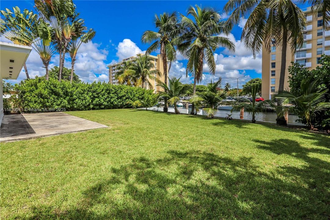 合同活跃: $7,000 (3 贝兹, 2 浴室, 1446 平方英尺)