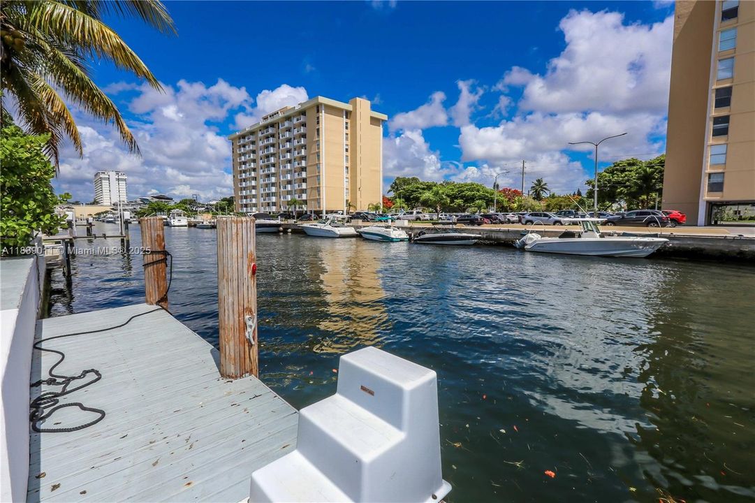 合同活跃: $7,000 (3 贝兹, 2 浴室, 1446 平方英尺)