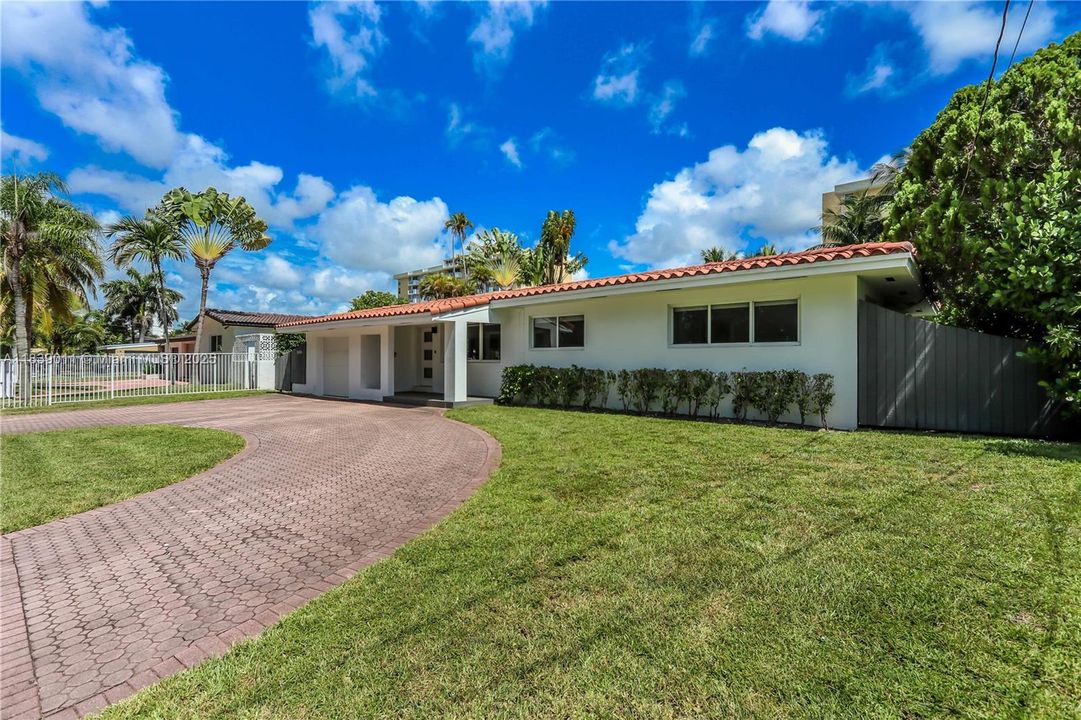 合同活跃: $7,000 (3 贝兹, 2 浴室, 1446 平方英尺)