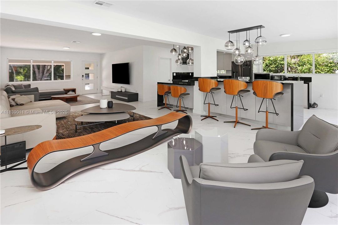 合同活跃: $7,000 (3 贝兹, 2 浴室, 1446 平方英尺)