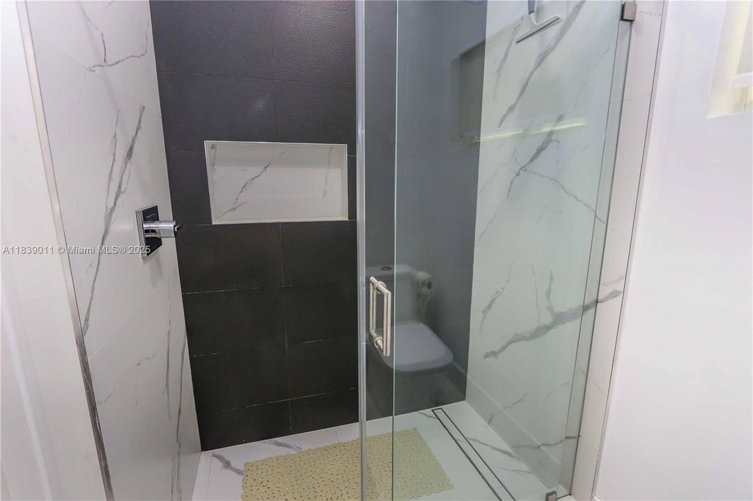 合同活跃: $7,000 (3 贝兹, 2 浴室, 1446 平方英尺)