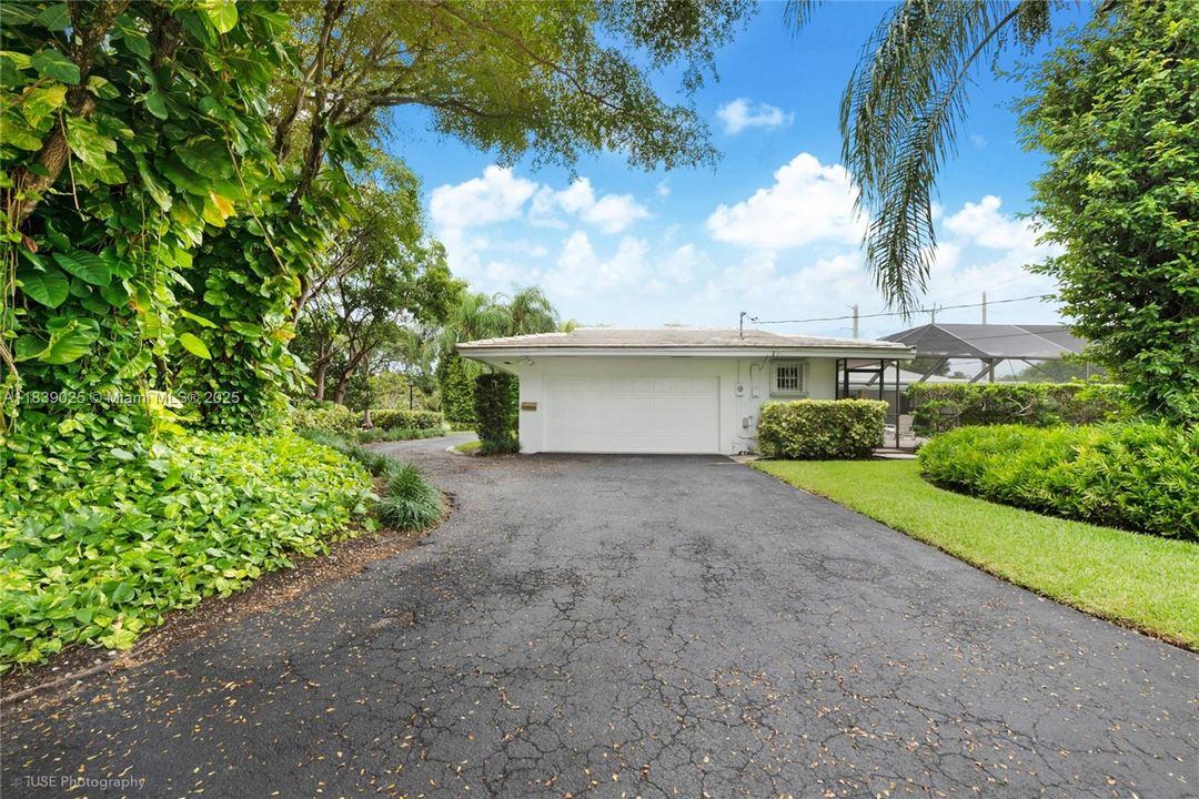 For Sale: $1,399,000 (3 beds, 3 baths, 2813 Square Feet)